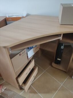 rohovy PC stol