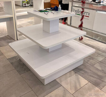 Výstavný stojan biely