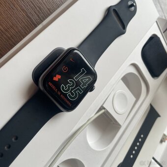 Predám Apple Watch 5  44mm