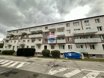 2-izbový byt s dvomi balkónmi v  zrekonštruovanej bytovke s 