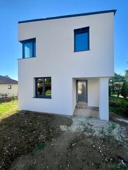 Moderný rodinný dom pod lesom Nitrianske Hrnčiarovce