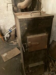 darujem dva kotle  na pevne palivo