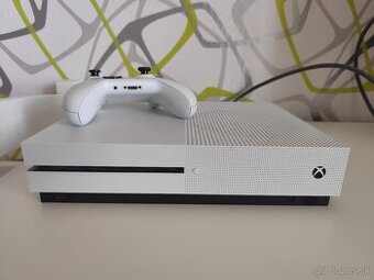 X box one+ ovládač+ hry