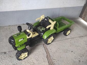 Elektrický traktor a auto.