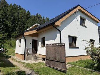 Zrekonštruovaný dom s 3 bytovými jednotkami v Ludrovej