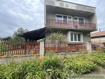 Štvorizbový rodinný dom s garážou v kľudnej uličke v Palár