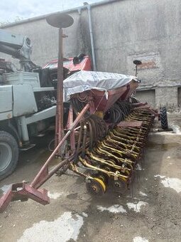Diskova sejacka Mistral Pneusej 6m