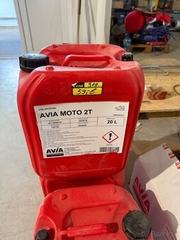 Olej pre 2t motory červený 20l