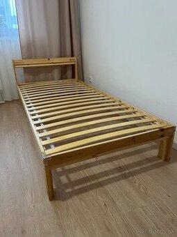 Posteľ 90x200 s matracom