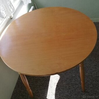 Predám okrúhly stôl.Šírka 95cm výška 77cm
