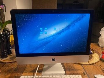 Apple iMac 21.5” (Late 2015) + M. Keyboard (num) + M. Mouse