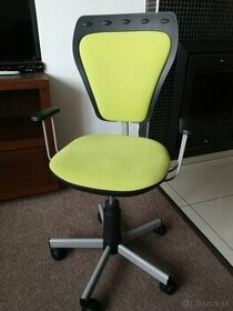 Otočná stolička zelená
