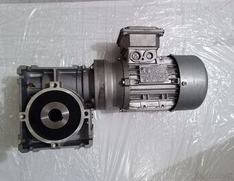 ELEKTROMOTOR S PREVODOVKOU 34 ot/min