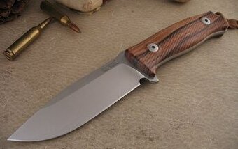 Predám špičkový nôž LionSteel M5 s úpravou čepele PVD+puzdro