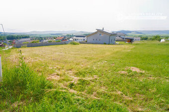 Stavebný pozemok 692 m2 – výborná poloha s výhľadom na hrad 
