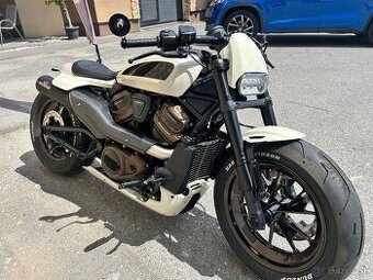 HARLEY DAVIDSON