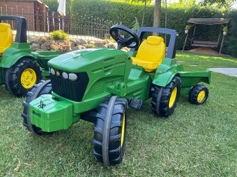 Šliapací traktor John Deere 7930