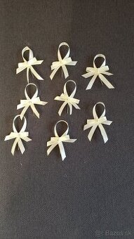 Svadobné pierka-smotanové.