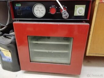 Laboratórna sušiaca pec do 250 °C