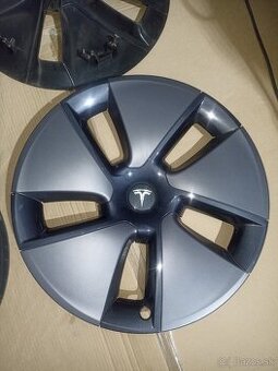 Tesla Aero kryty kolies 18"