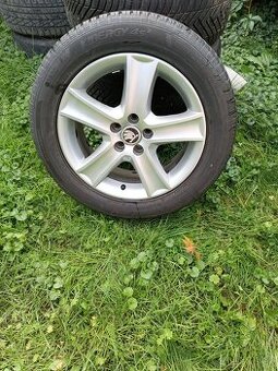 Predám elektróny originál Škoda R16 na celoročných pneu