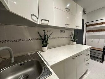 Štýlový 2-izbový byt s 2 loggiami na Vlčincoch