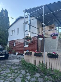 2 podlažná chata s veľkým stavebným pozemkom