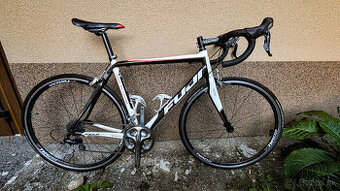Carbonový cestný bicykel Fuji