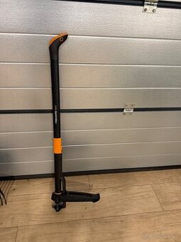 Vytrhavac buriny Fiskars Xact