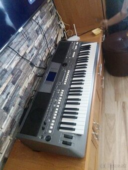 Yamaha psr s 670 plus aktívna bedna blutu
