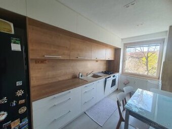 Priestranný 3-izbový byt na Sídlisku, 82 m2