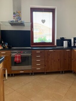Predám kuchynskú linku IKEA so spotrebičmi – rustikálny štýl