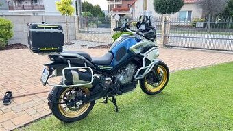 CF Moto 800MT
