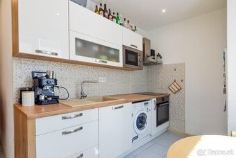 Príjemný 2i byt s balkónom na Štrkovci
