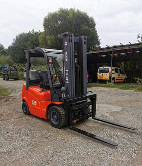 Heli CPCD25, diesel ISUZU, polokabína, triplex, pozicionér