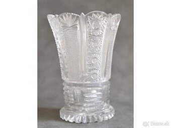 Masívna váza z brúseného krištáľu