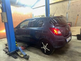 Predám opel corsa d rok2010 1.2 16v 59kw