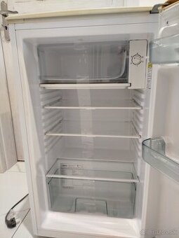 Malá chladnička s mrazničkou