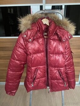 Dámska bordová burgundy  bunda s kapucňou a pravou kožušinou