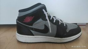 Chlapčenské tenisky Nike Air Jordan 1 Mid Shadow Red.. Veľ.