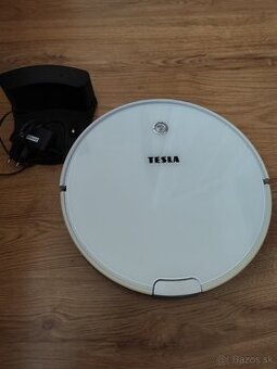 Tesla robotický vysávač RoboStar T60