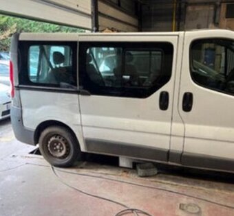 Kúpim práve božné dvere renault trafic II