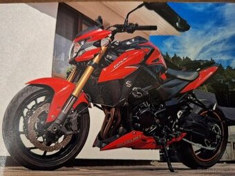 Suzuki gsxs 750
