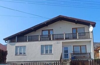 Na predaj: Priestranný rodinný dom s garážou a vinohradom v