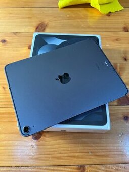iPad Air 5. generácie (2022) – 256 GB, top stav + pero