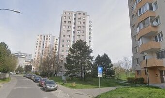 VEĽKÝ 1-IZBOVÝ BYT 40M2, LOGGIA, DÚBRAVKA