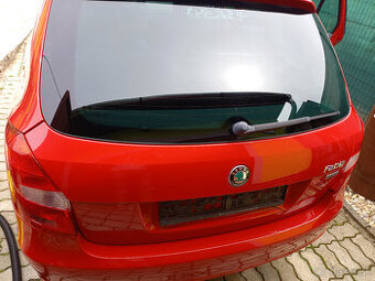 škoda fabia 2 piate kufrove dvere comby červene