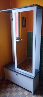 Predám vešiakovú stenu do chodby