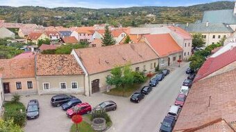 DVA 3 - IZB. RD. V CENTRE HISTORICKÉHO MESTA SVÄTÝ JUR