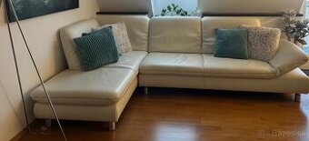 Biela kozena sedacka